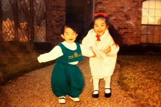 Arnd Cho στην παιδική ηλικία με τον αδελφό