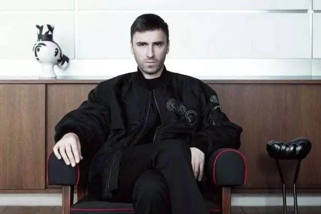 Moud Designer Raf Simons