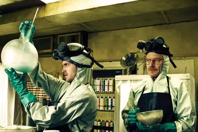 Jesse Pinkman dan Walter White di laboratorium