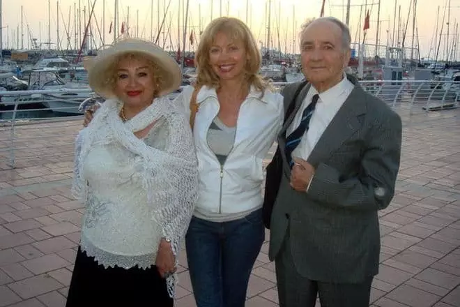 Anatoly Aleksin con su esposa e hija.