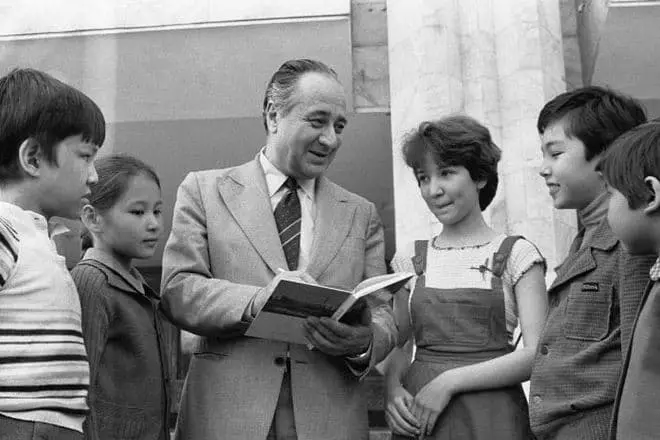 Anatoly Aleksin na stretnutí s mladými čitateľmi