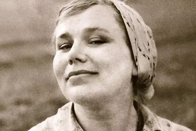 여배우 발렌티나 Berezutskaya.