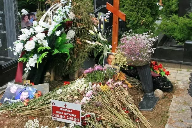 La tomba d'Elena Demidova