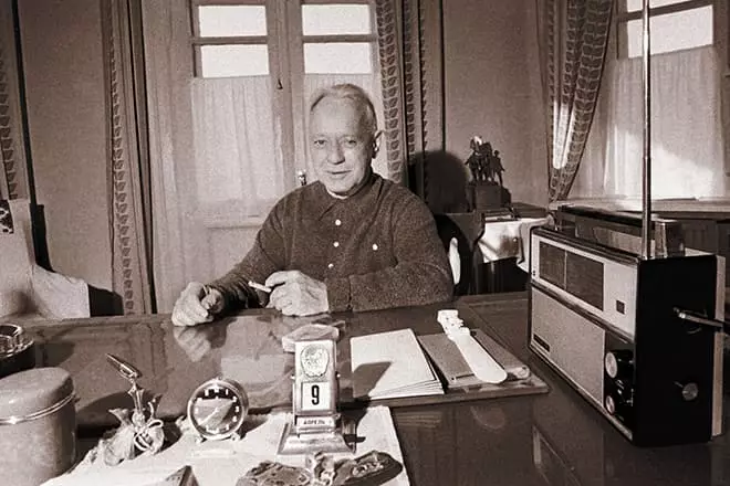Writer Mikhail Sholokhov.