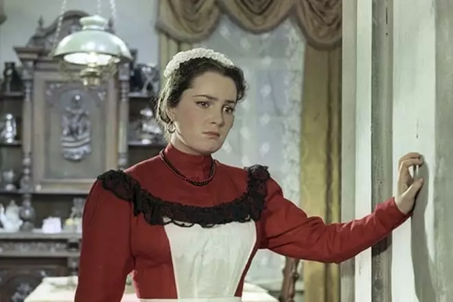 Elina Bystruskaya como Aksigni Astakhova