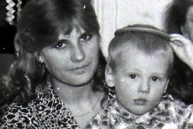 Sergey Mochkin in childhood with mom