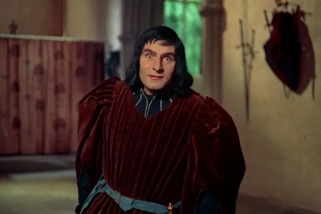 Lawrence Olivier as Richard III
