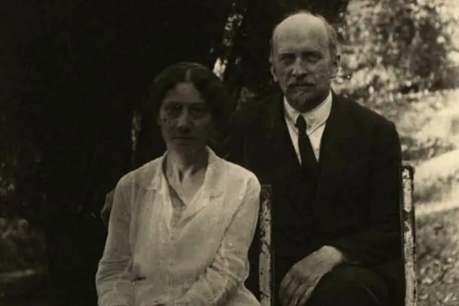 Ivan 일리 린과 그의 아내 Natalya Vokach.