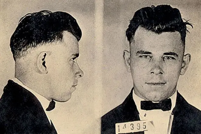 Ditangkap John Dillinger.