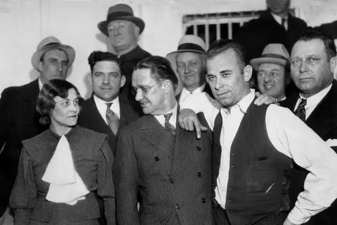 Sheriff Lilian Holly, anklager Robert Estille og John Dillinger i Chicago
