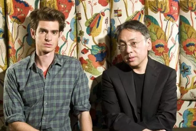 Andrew Garfield og Kazuo Isiguro