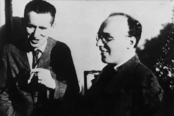Bertold Brecht at Kurt Weil.