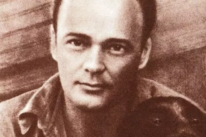 Evgeny Charushin di masa muda