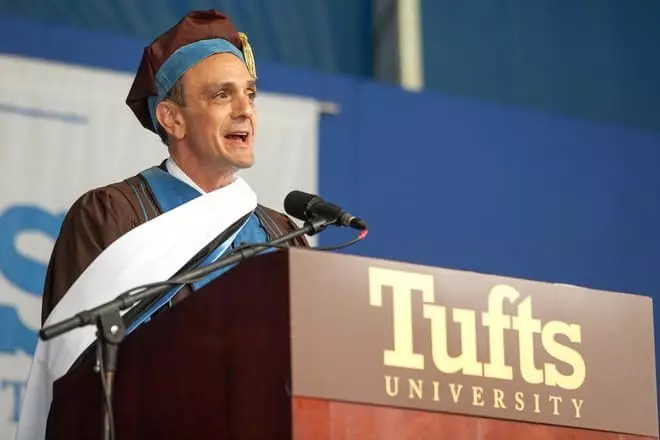 Hank Azaria ing Tafts Universitas Tribune