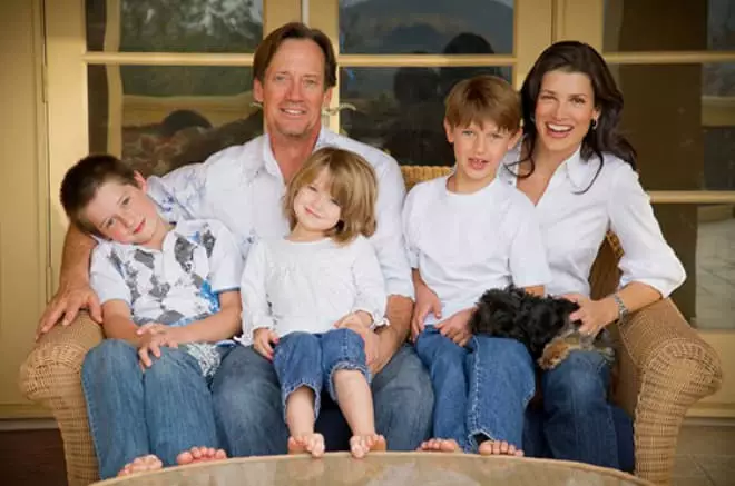 Kevin Sorbo coa súa muller e os seus fillos