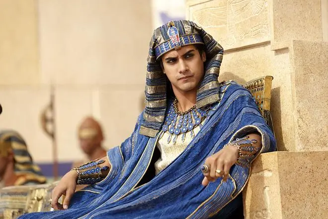 Evan Joga เป็น Tutankhamon