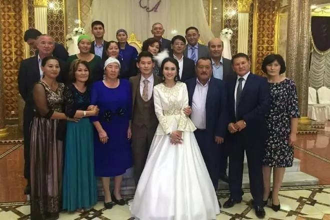 Serika ślubna Ibrahimova i jego żona Ainamkosis