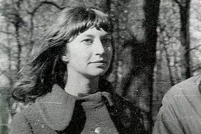 Valentina Kosobutskaya ở tuổi trẻ