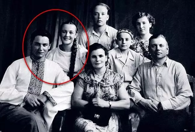 Lyubov Strizenava y Vladimir Zemermann con parientes