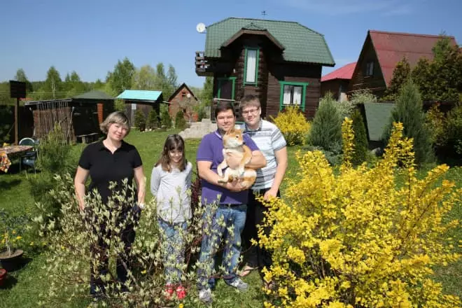 Sergey Babaev met sy vrou en kinders