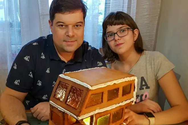 سرگئی باباف با دختر در سال 2019
