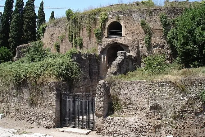 Ruins Mausoleum Octavian Augustus på en Marsfield