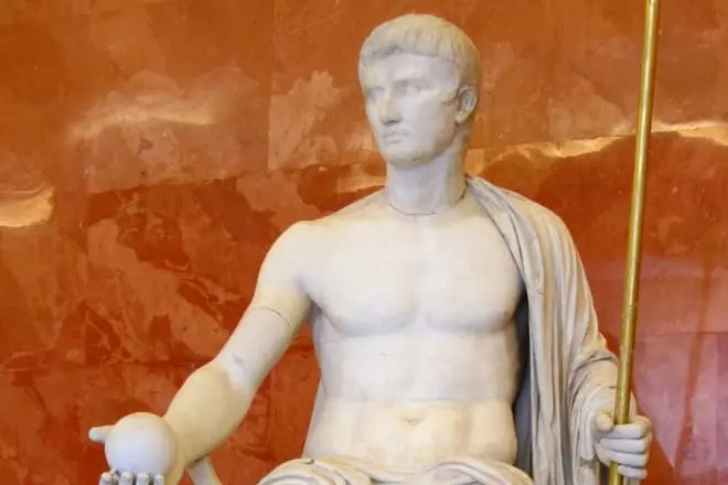 Statuo de Octavian Augustus