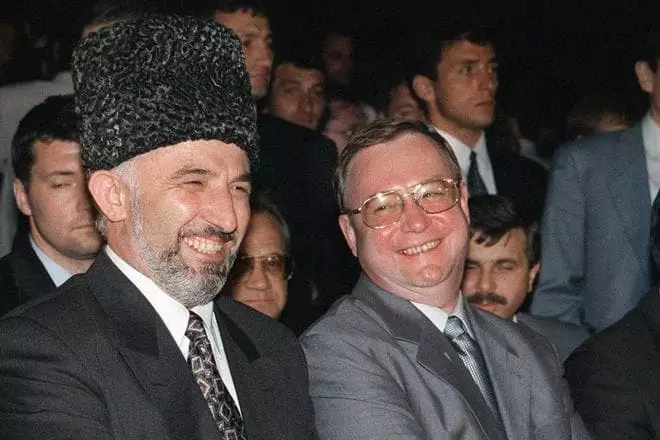 Aslan Maskhadov et Sergey Stepashin