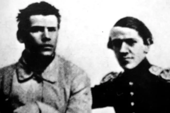 Oroszlán és Nikolay Tolstoy, Nicholas Tolstoy fiai