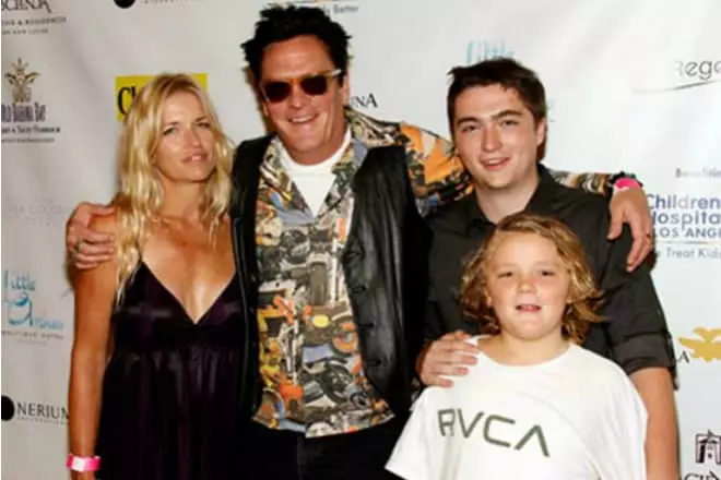 Michael Madsen과 그의 아내와 자녀
