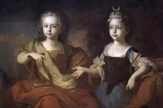 Bacı Natalia ilə uşaqlıqda II Peter II