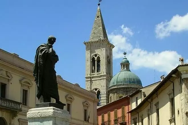 Monument Ovid در Sulmon، ایتالیا