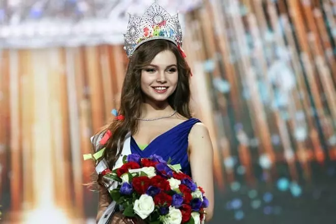 זוכה בתחרות "מיס רוסיה - 2018" יוליה פוליקצ'ינה