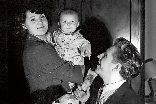 Igor Vladimirov en Zinaida Charco met Son Ivan