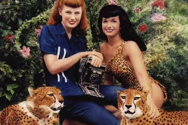 Betty Page u Voopard kupaći kostim