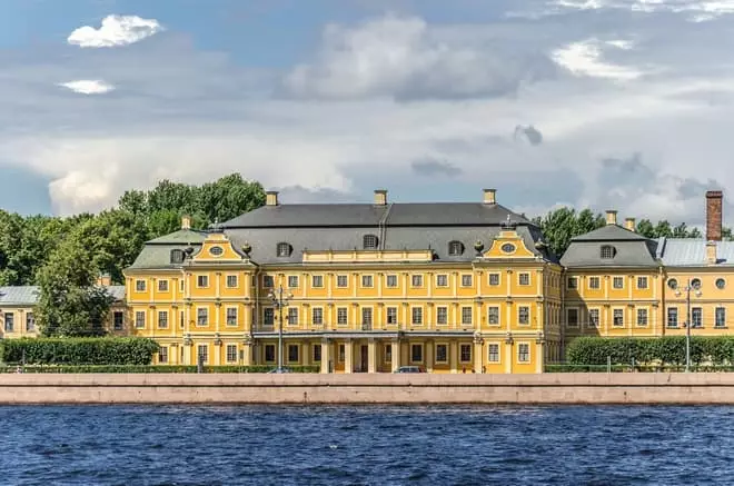 Vasilyevsky島の宮殿アレクサンダーメンシコフ