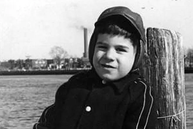 Lou Ferrino na infancia