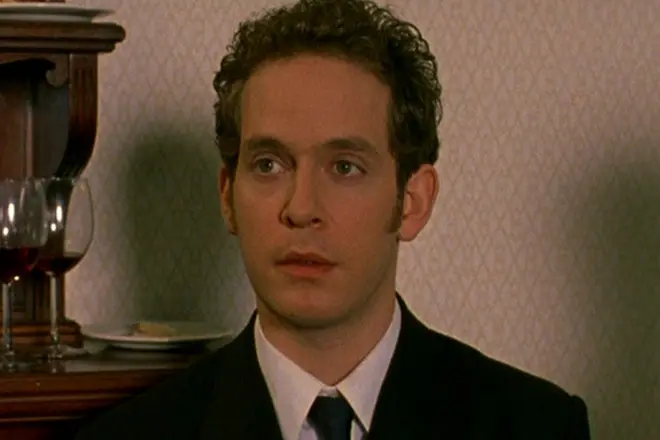 Tom Hollander amin'ny Tanora