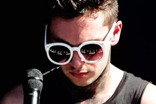 Tyler Joseph in glasses