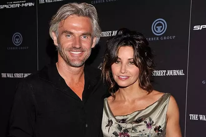 Gina Gershon sy Bobby decasional