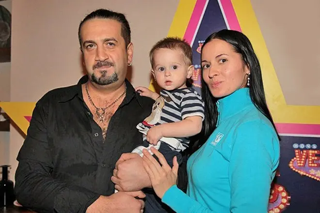 Alexander Aivazov met familie