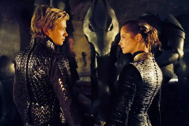 Edward Spelirs和Mienna Gillory在電影中“Eragon”