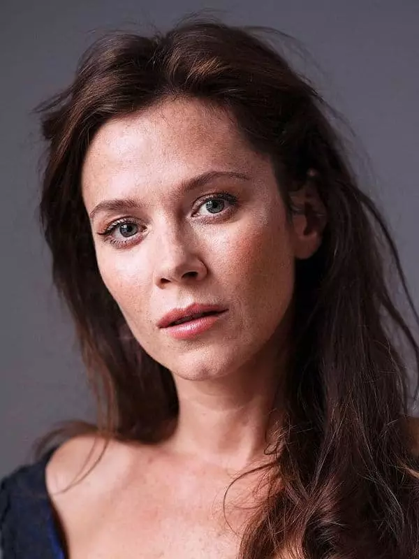 Anna Friel - Mynd, Æviágrip, Starfslegt líf, Fréttir, Kvikmyndir 2021