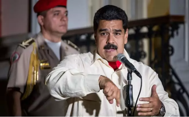 Nicolas Maduro menerima negara itu dalam situasi yang sulit