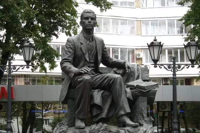 Monument Gabdulle Tukayu i Moskva