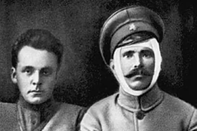 Dmitry Furmanov和Vasily Chapaev