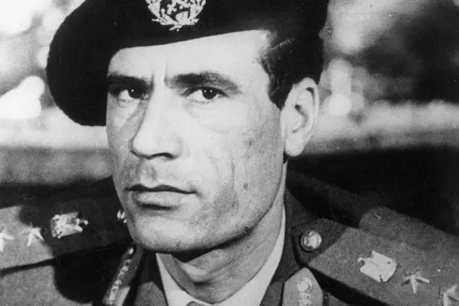 Muammar Gaddafi in die jeug