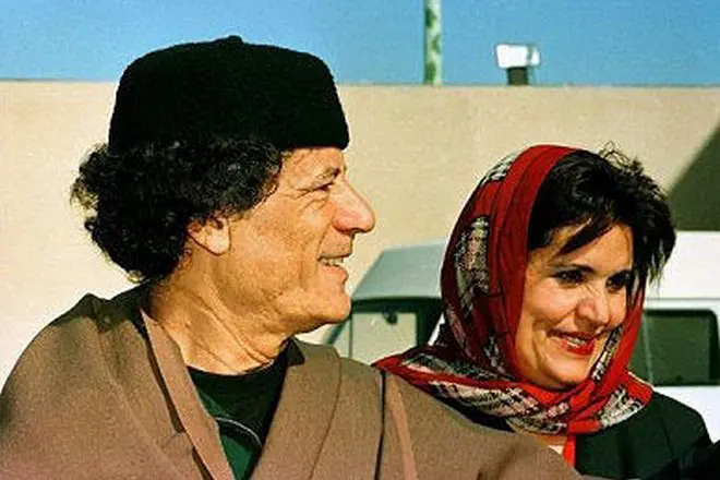 Mammar Gaddafi thiab nws tus poj niam Safia Coffash