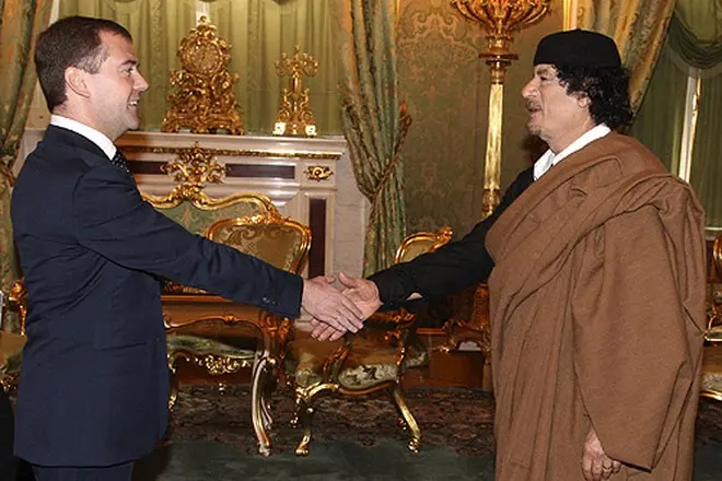 Muammar Gaddafi และ Dmitry Medvedev