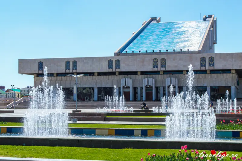 Gradnja tatarskega državnega akademskega gledališča, imenovanega po Galiakar Kamali
